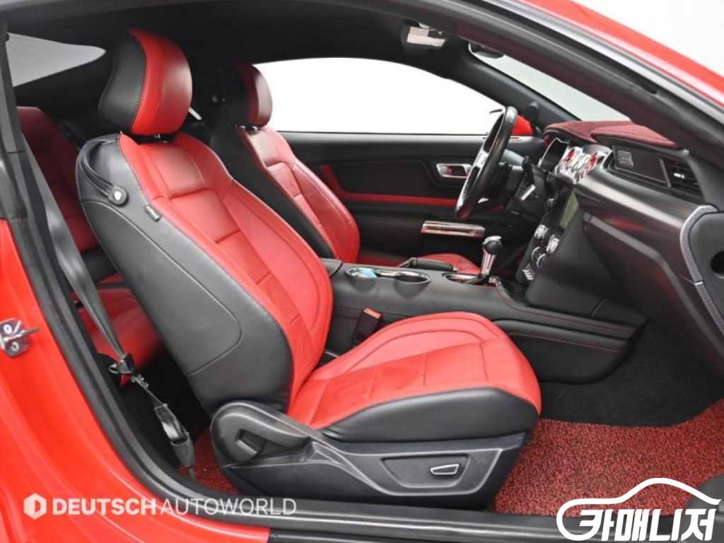 Ford Mustang Mustang 6th Gen 2.3 Coupe thumbnail 11