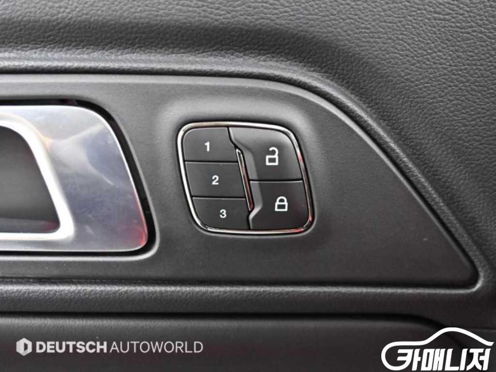 Ford Mustang Mustang 6th Gen 2.3 Coupe thumbnail 17