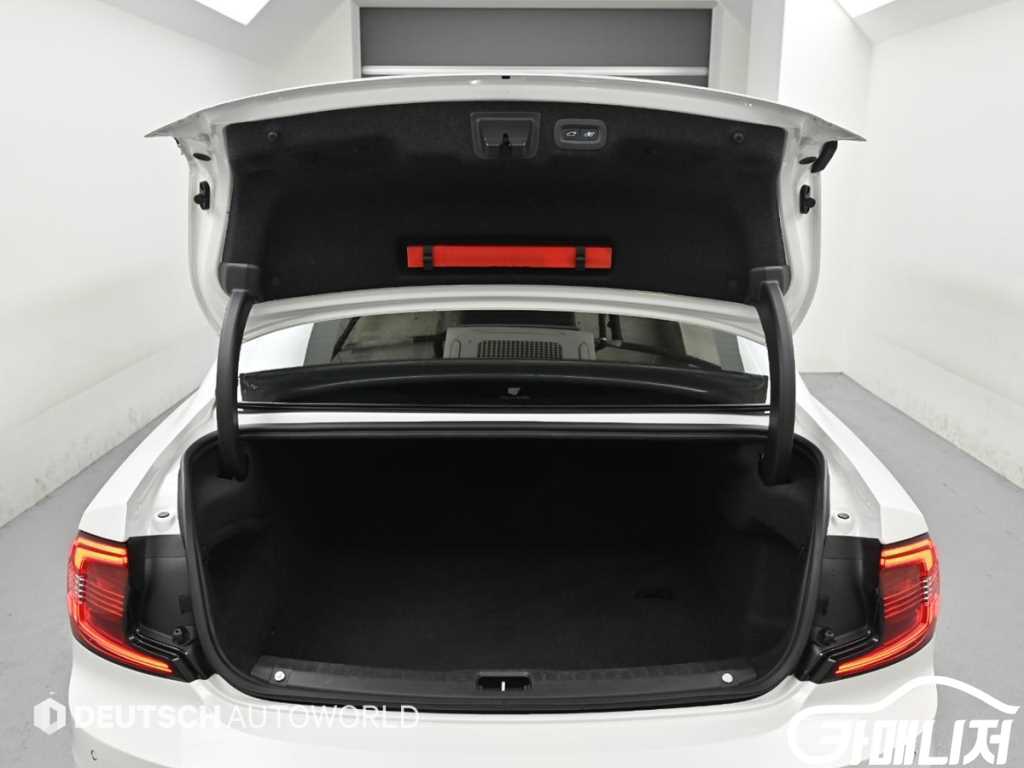 Volvo S90 T8 AWD Inscription thumbnail 19