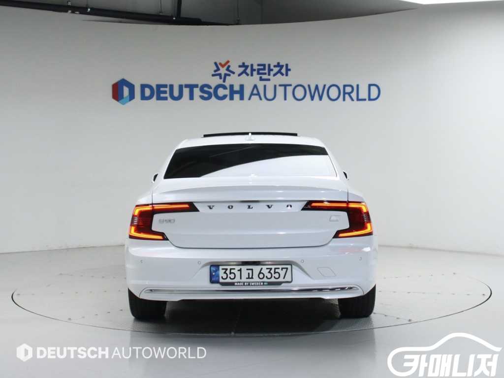 Volvo S90 T8 AWD Inscription thumbnail 4