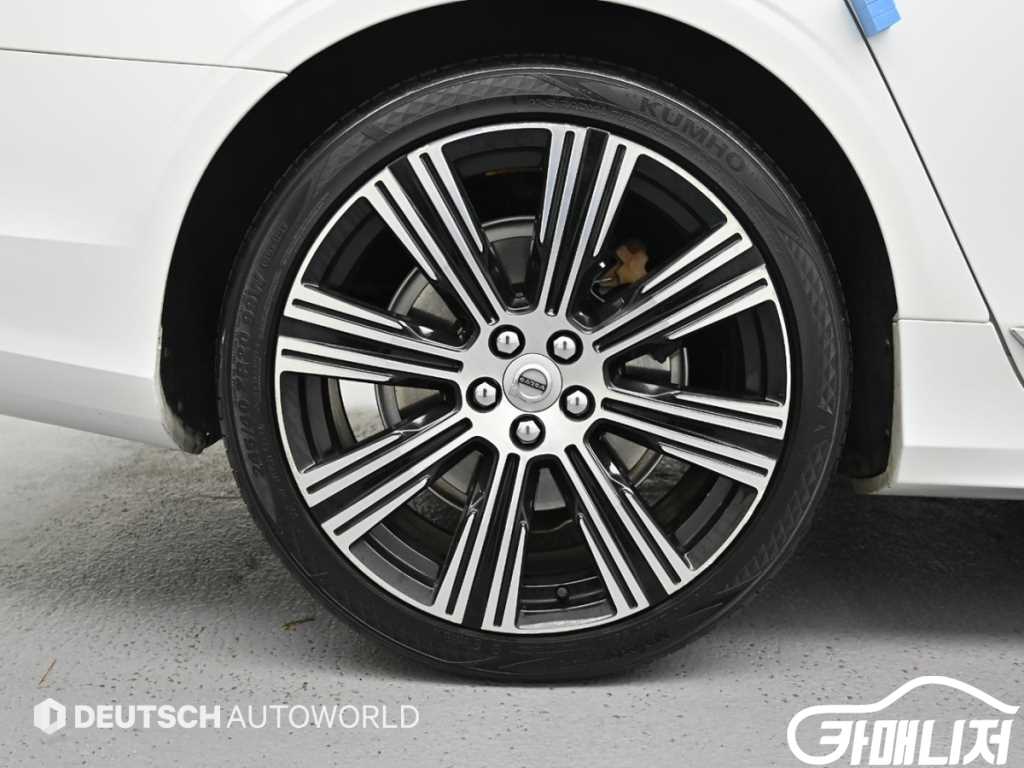 Volvo S90 T8 AWD Inscription thumbnail 5