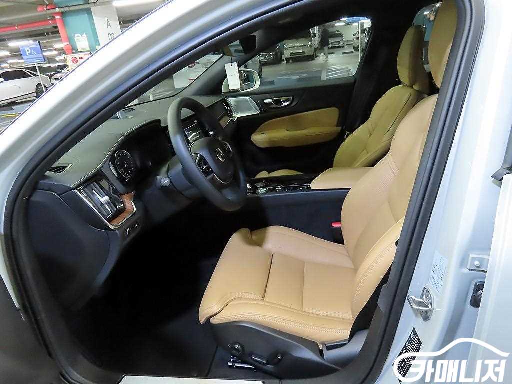 Volvo V60 V60 Cross Country 2nd Gen 2.0 B5 Peuro AWD thumbnail 6