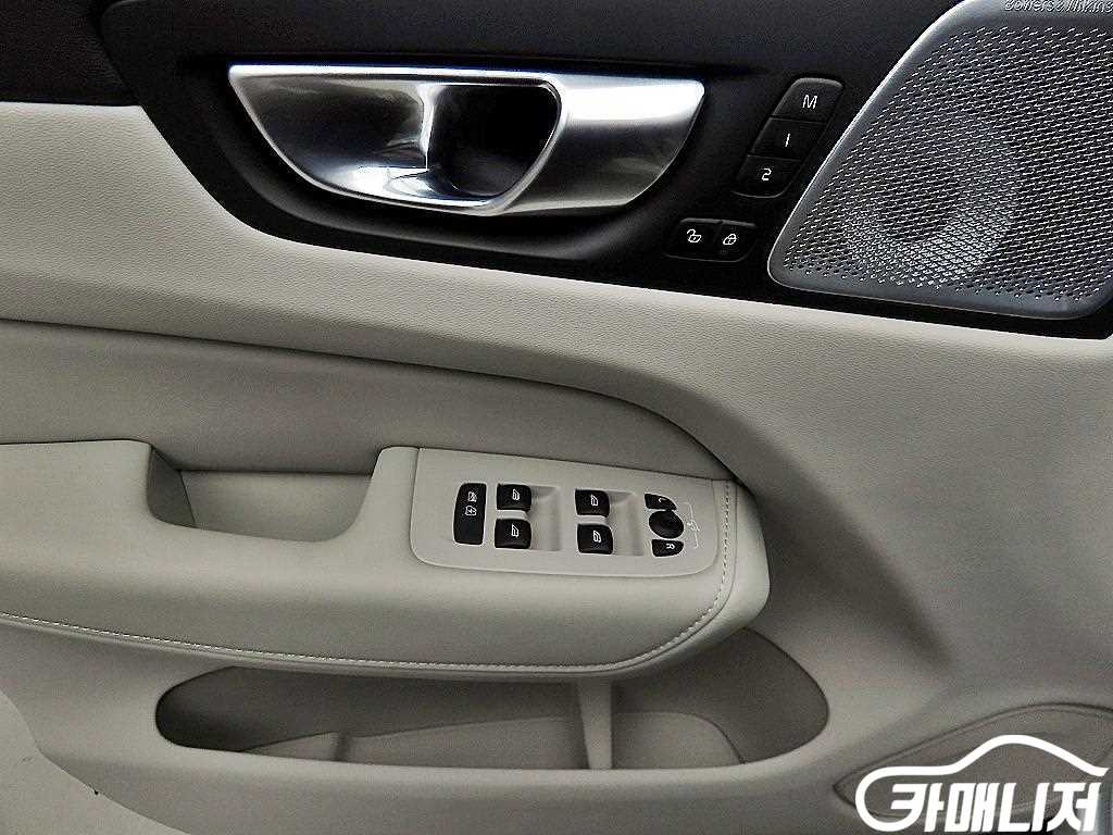 Volvo XC60 B5 AWD Ulteura Bright thumbnail 11