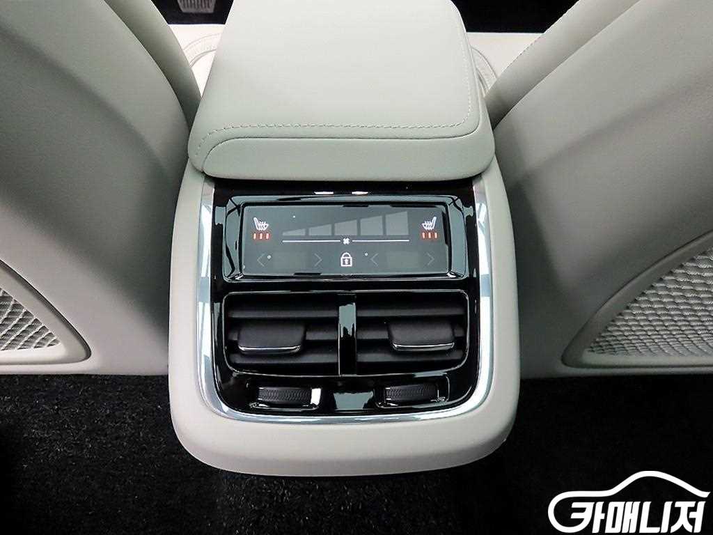 Volvo XC60 B5 AWD Ulteura Bright thumbnail 16