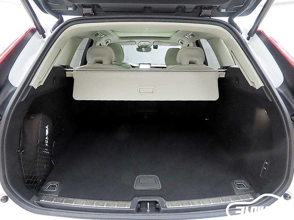 Volvo XC60 B5 AWD Ulteura Bright thumbnail 18