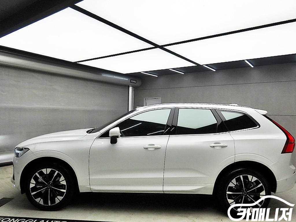 Volvo XC60 B5 AWD Ulteura Bright thumbnail 4
