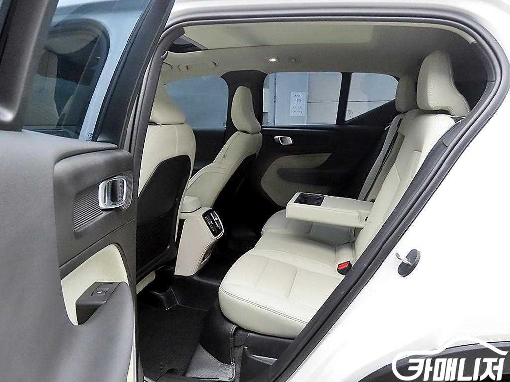 Volvo XC40 B4 AWD Ulteura Bright thumbnail 6