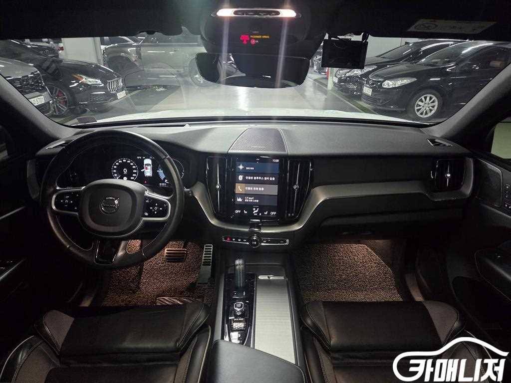 Volvo XC60 T8 AWD R-Design thumbnail 7