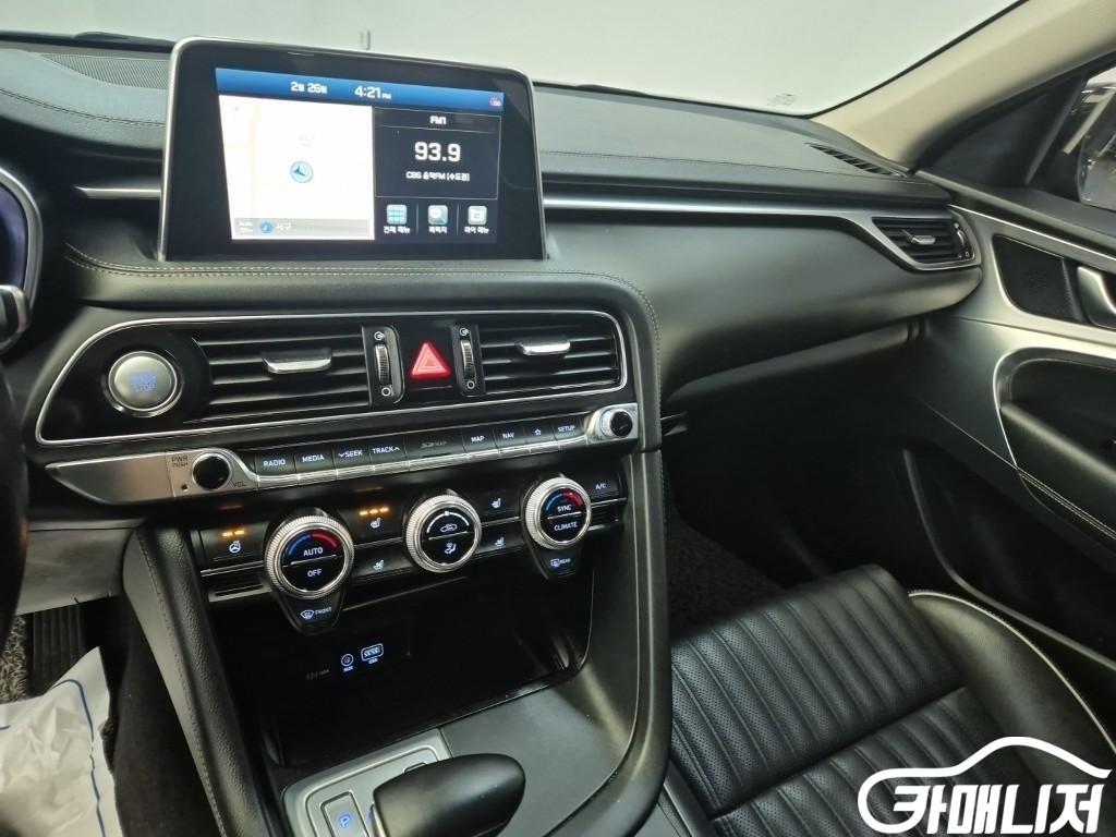 Genesis G70 2.0T AWD thumbnail 10